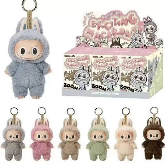 2025 New Stock figura de Anime caliente Labubu tiene un asiento serie PVC colgante muñeca modelo monstruo réplica llavero chico j