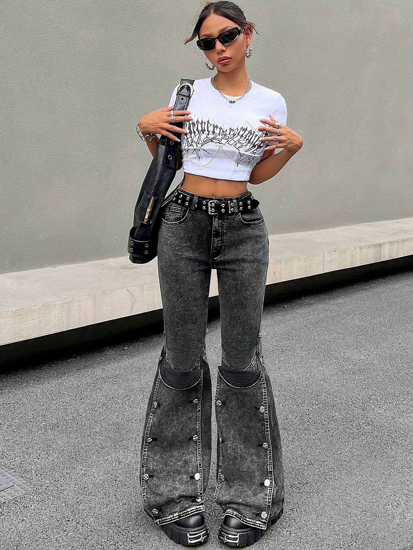 Stylish Relaxed Fit Denim Jeans - Women Jeans with Zipper Button Closure, Street Style, Soft Washed Fabric, and Comfortable Loose Leg Design - Perfect for Casual Daily Wear